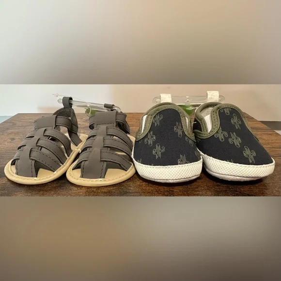 Carters Lot Of 2 Pairs Baby Boy Shoes/Sandals NWT Size 1 (0-3 months )