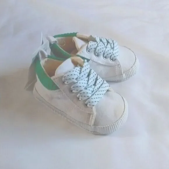 NWT BabyGap Canvas Crib Shoes