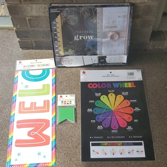 TEACHER'S ACCESSORIES