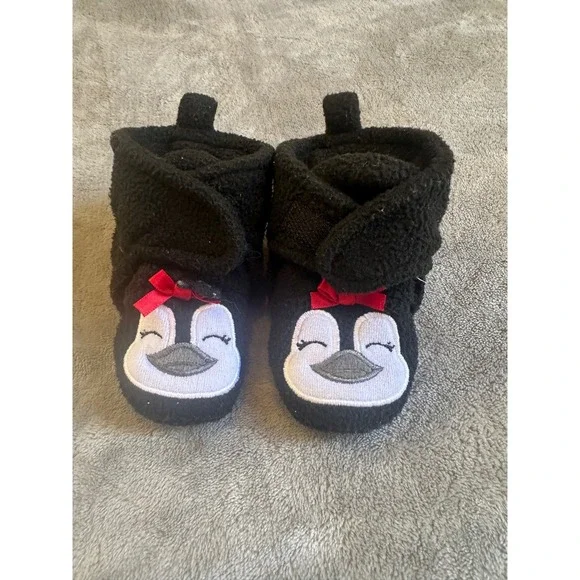 Penguin baby booties, fleece feet‎ wraps
