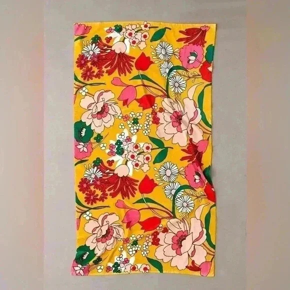 ban.do Beach, Please! Superbloom Beach Towel 60s/ 70s flowers