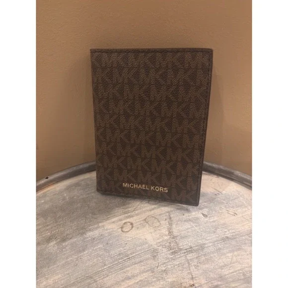 MICHAEL KORS BEDFORD TRAVEL‎ PASSPORT CASE WALLET MK LOGO BROWN Gold Tone 4x5.5