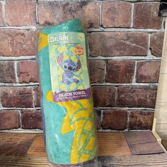 Disney Stitch Beach Towel Pineapple 34