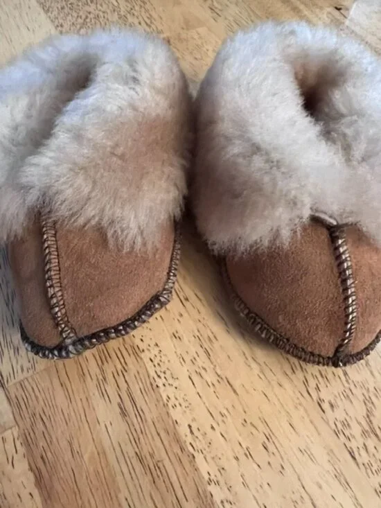 Handmade sheepskin shearling baby booties 