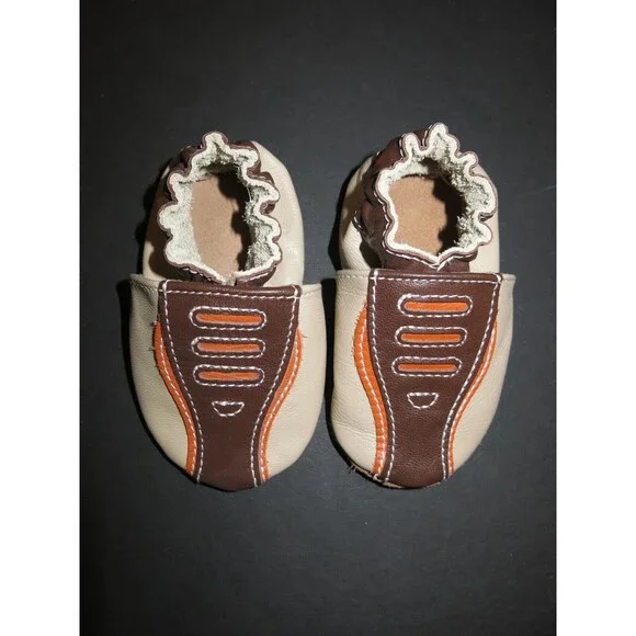 Robeez baby infant crib shoes boys 6 M leather slip on brown tan trainers sporty
