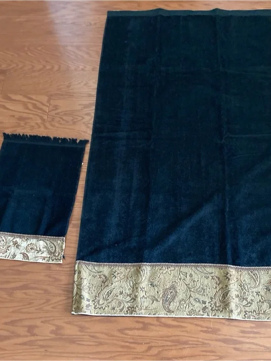 Vintage Avanti Bath and finger towels