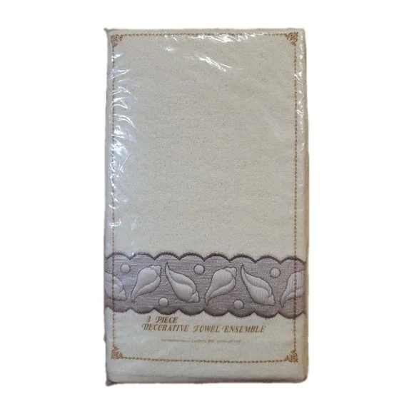 Vintage 3 Piece Towel Set Beige Bath Hand Wash Towels Shells Beach Seashell