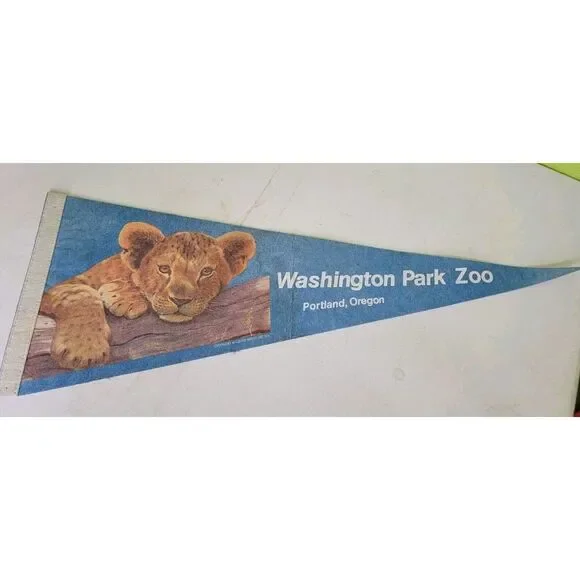 VINTAGE WASHINGTON PARK ZOO PORTLAND OREGON TRAVEL SOUVENIR FELT PENNANT 1970s