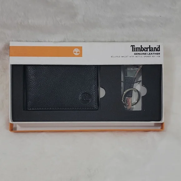 Timberland Gunuie Leather Billfold Wallet with Bottle Key Fob