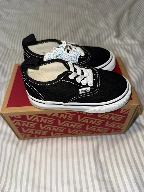 🆕 Vans Toddler Black & White Kids Slip-On Sneakers (Elastic)