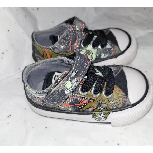 Converse Chuck Taylor All Star Baby Shoes Dinosaur Print Velcro Strap Size‎ 2