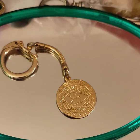 1964-65 New York World's Fair Coin Keychain VTG