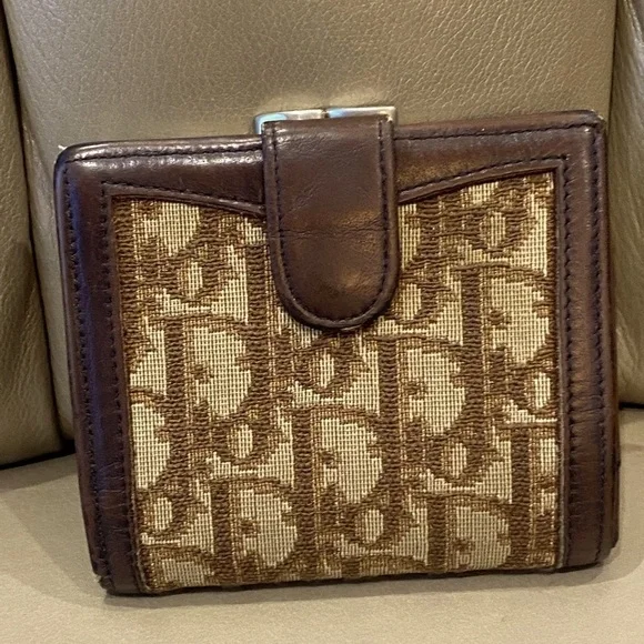 𝅺authentic Vintage Christian Dior wallet