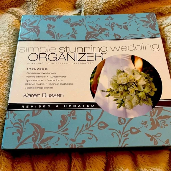 Simple stunning wedding organizer book