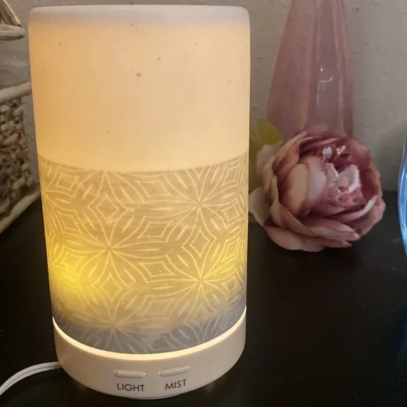 💕 Gorgeous Ceramic essential oil diffuser mist & light - 2 settings - like new 🎀