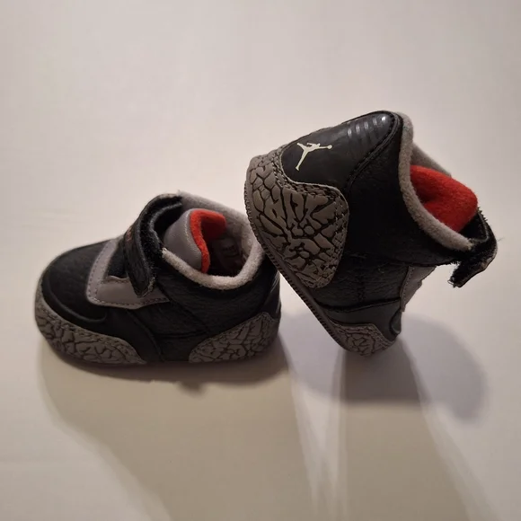 Pre-Owned Air jordan retro 3 black cement boys Size 1c