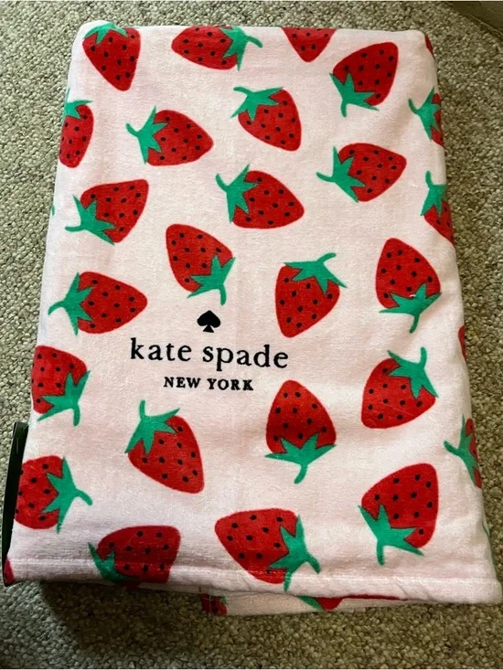 🆕 Kate Spade Oversized Strawberry Beach Towel