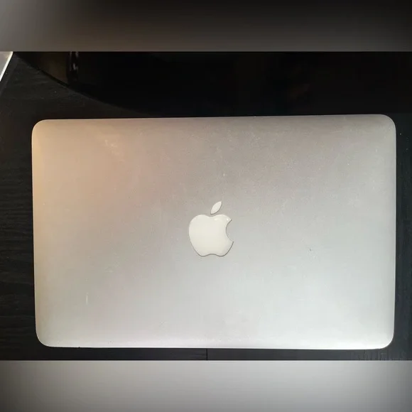 OR BEST OFFER!!! Apple Silver MacBook Pro Sleek Design Unibody Construction