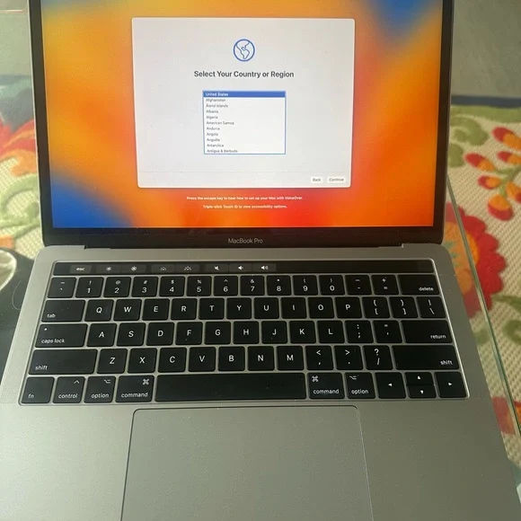 MacBook Pro (13-inch, 2017, Four Thunderbolt 3 Ports)