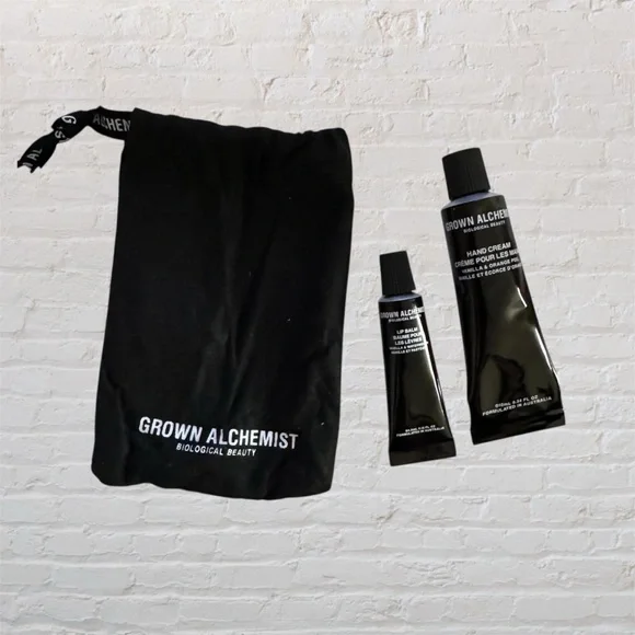 🛍🏙3️⃣ for $1️⃣5️⃣ 🆕 Grown Alchemist mini lip balm & hand cream in pouch