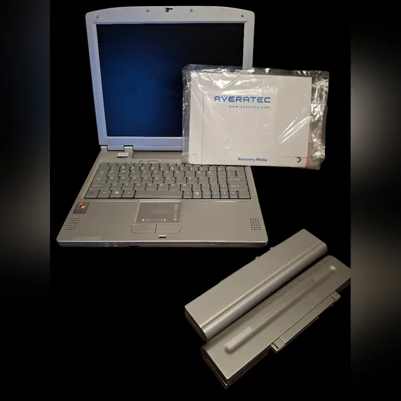 Averatec 3200 AMD Athlon XP-Mobile 256M 20GB HDD /Drive 2200+3200 WIFI NO OS inc