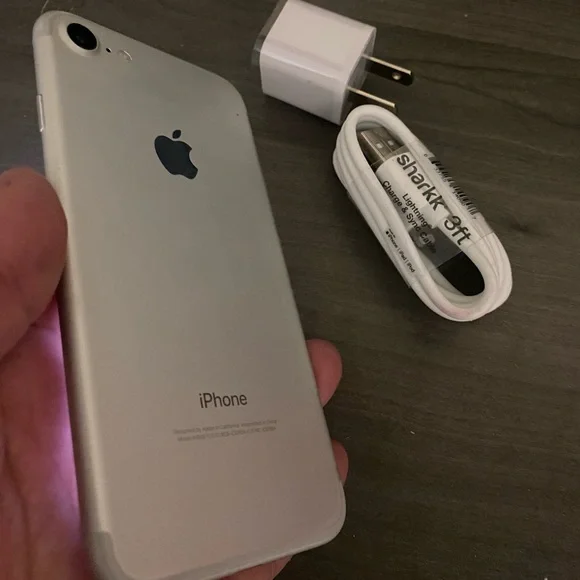 Apple iPhone 7 3GB unlocked