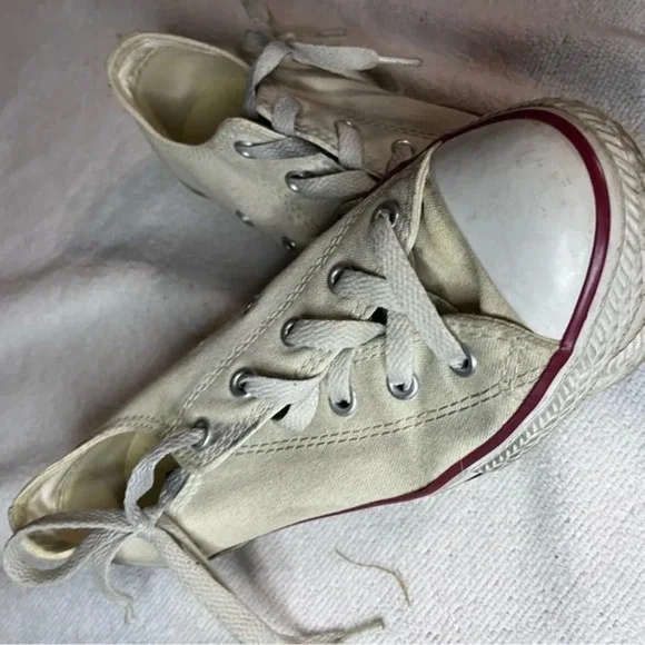 Youth Converse Size 2