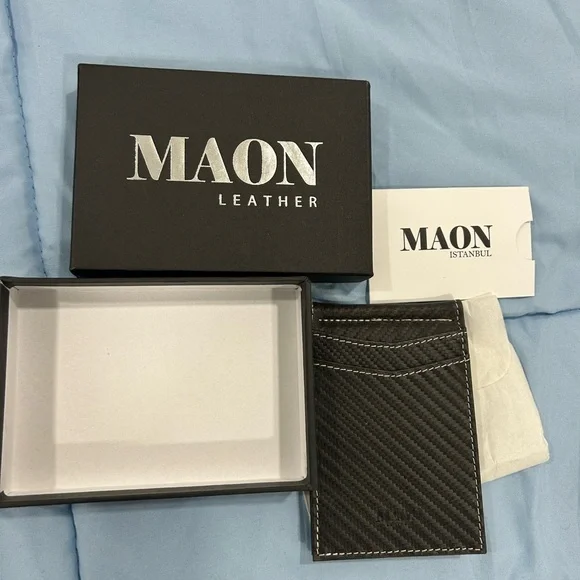 MAON Leather Men’s Black Slim Bifold Wallet Carbon Fiber Style ID Window New