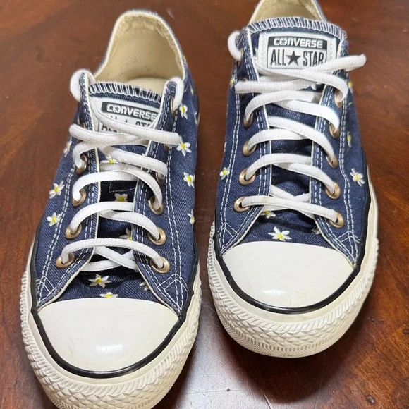 Converse Navy Floral Sneakers‎
