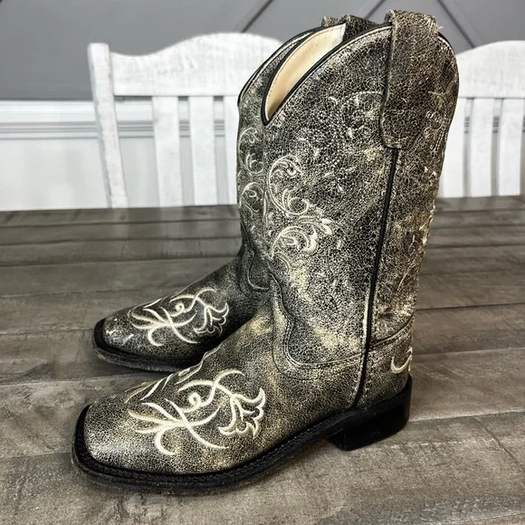 Old West leather boots with a distressed crackle finish embroidery Sz 13.5 Y