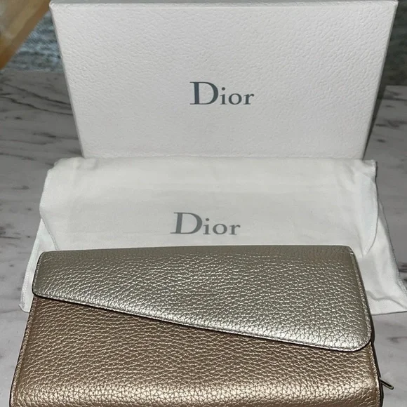 Preloved Christain Dior wallet on chain