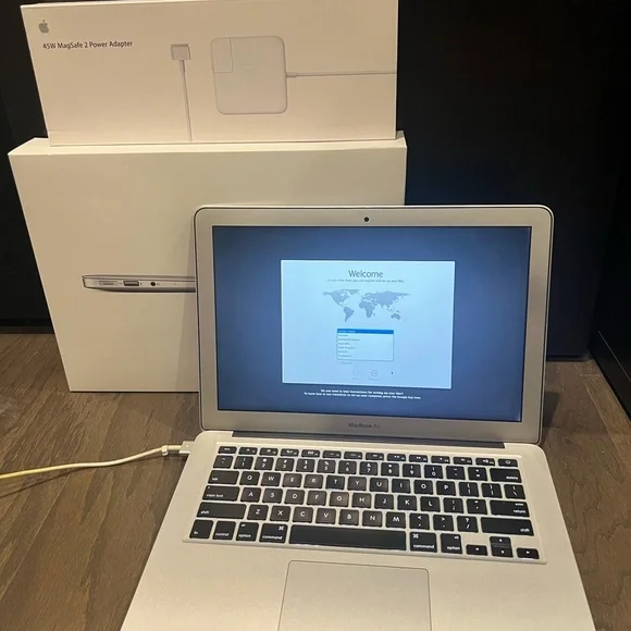 Apple MacBook Air Model A1466 Laptop with Charger
