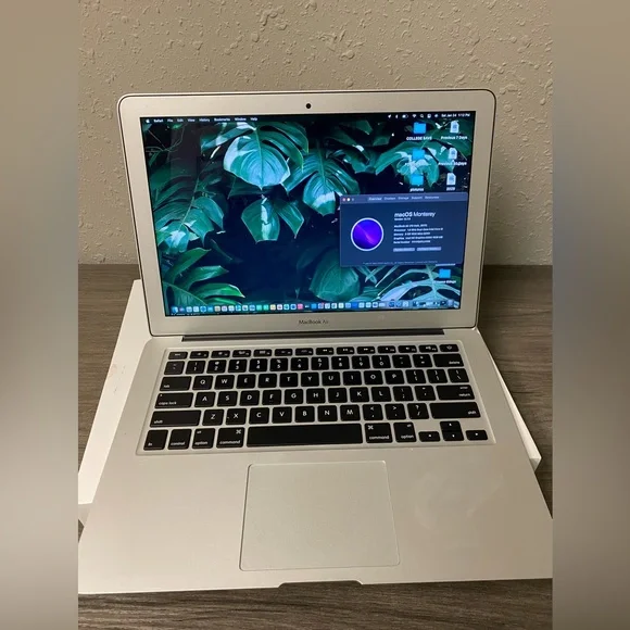 Apple MacBook Air - Sleek Silver Design