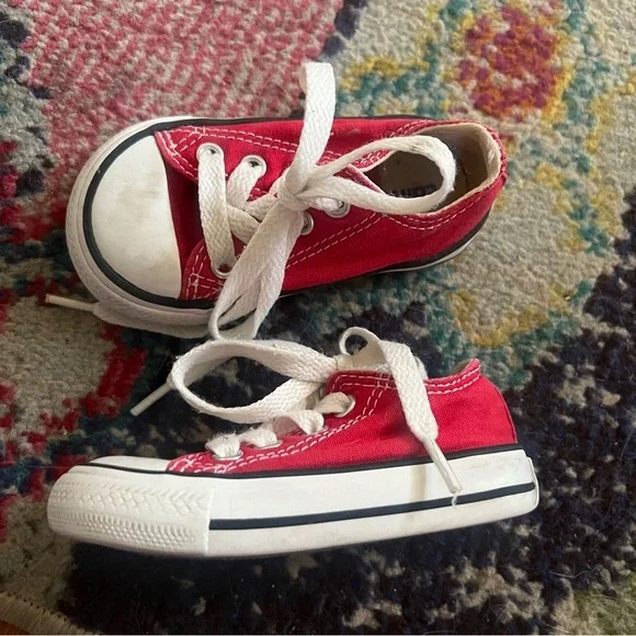 Converse all stars baby/toddler Red Canvas Sneakers size 4