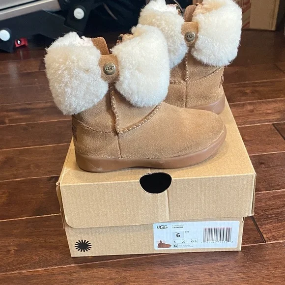 UGG Kids Boots in Tan and Cream