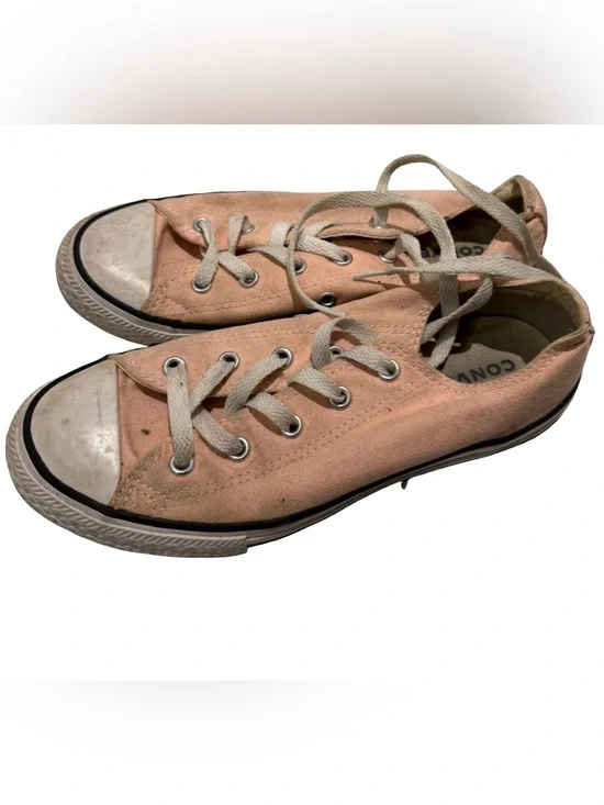Converse Low Top Canvas Sneakers - Pink