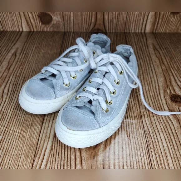 Allstar Converse Girls Suede Scalloped Low Top‎ Size 10.5