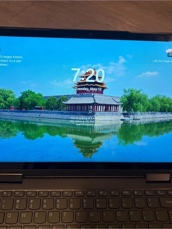 Lenovo yoga Laptop Touchscreen Has fingerprint password access Mild wear