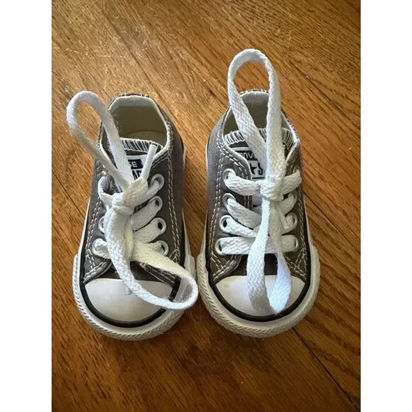 Converse Kids Gray Canvas Low-Top Sneakers with White Accents Size 2