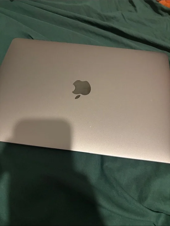 Apple MacBook Air- Silver Aluminum Finish