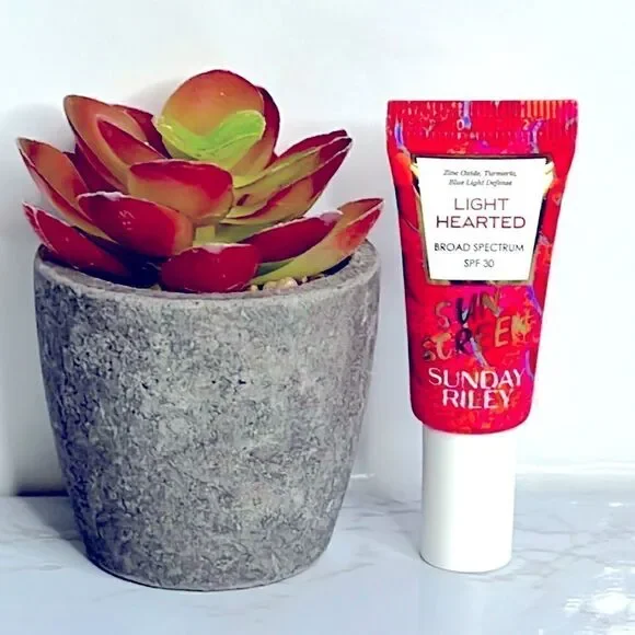 🌟$5 Sunday Riley Light Hearted Broad Spectrum SPF 30