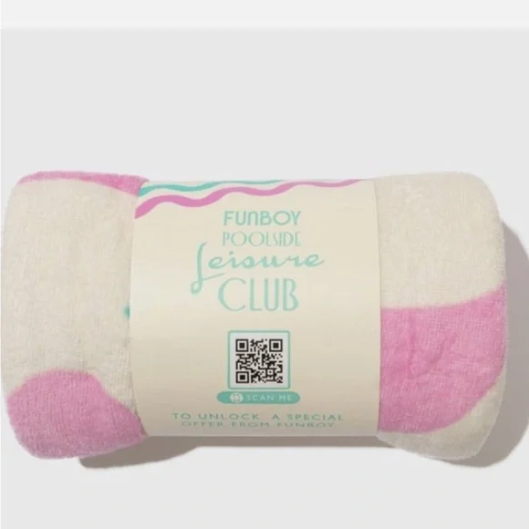 NWT FUNBOY Poolside Leisure Club Beach Towel Pink and White 68