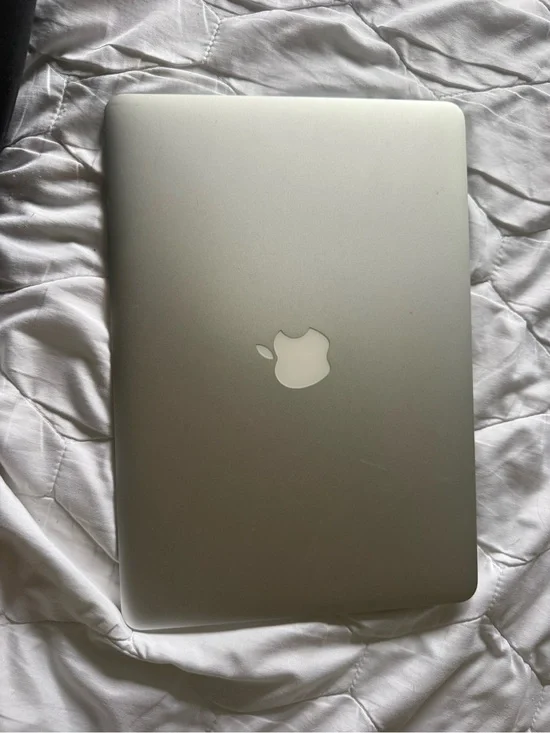 Apple MacBook AIR MAC OS MONTEREY