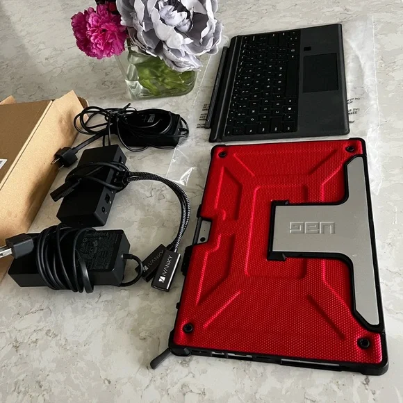 Surface PRO bundle w/ docking station HDMI cable, case , add monitor connector