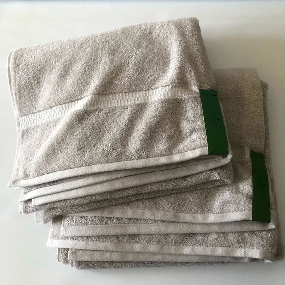 Kate spade 2 bath towels