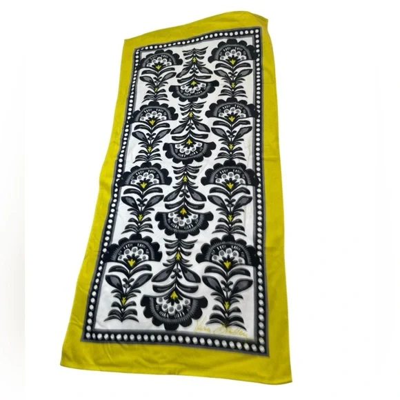 NWT Vera Bradley Fanfare Beach Towel Retired Pattern