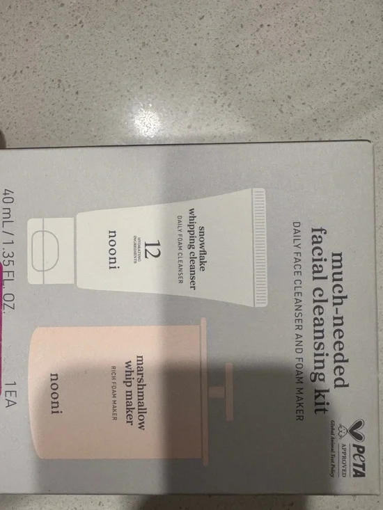 Much-Needed Facial Cleansing Kit - White & Pink