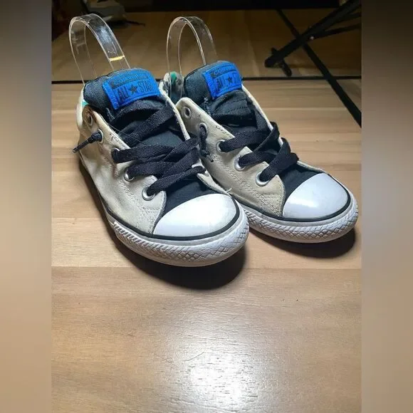 ‎Tan and black converse