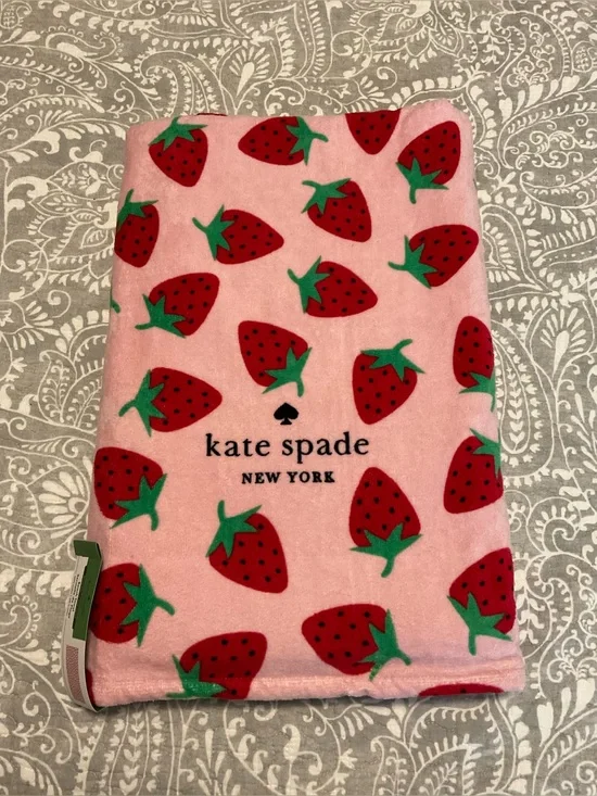 NWT Kate Spade Oversized Beach Towel - Strawberries 36”x72” Towel 2
