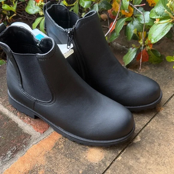 The Children’s Place Black Ankle Boots size 5